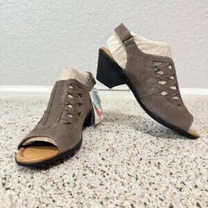 Comfortiva Faye Metallic Grey Suede Memory Foam Size 8.5 NWT